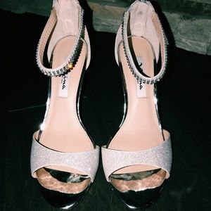 ✨SALE✨ Nina New York Sliver Simple Heels Size 7